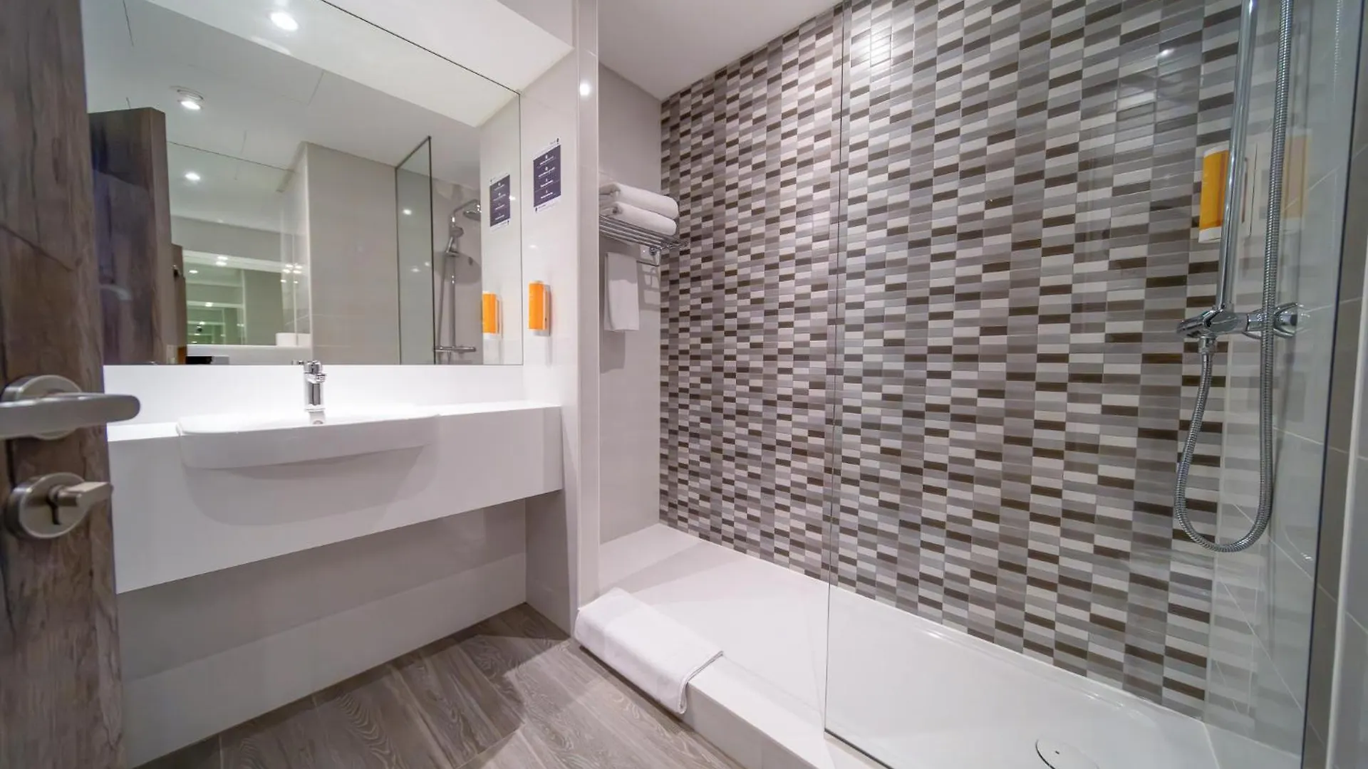 Premier Inn Dubai Barsha Heights 3*,  Vereinigte Arabische Emirate